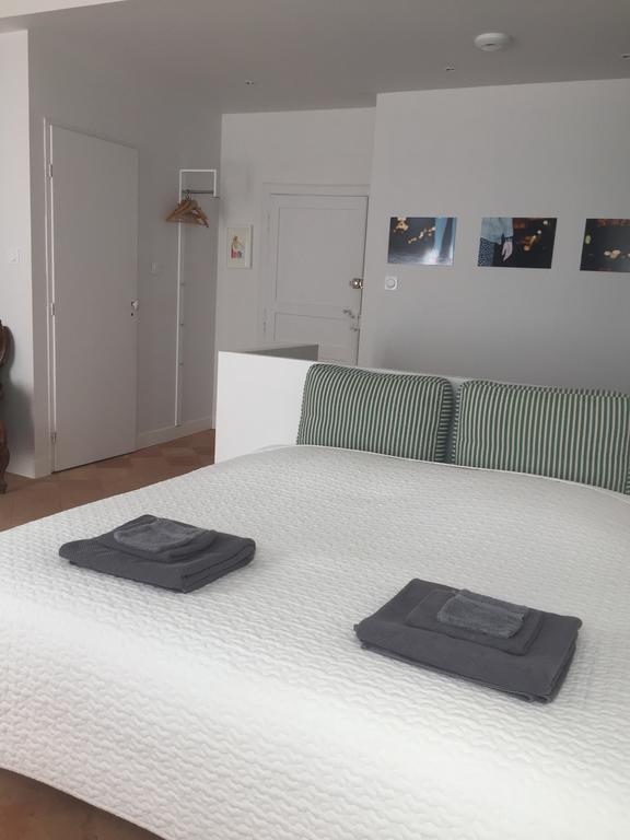 B&B Le Chat Qui Dort Montricoux Exteriör bild