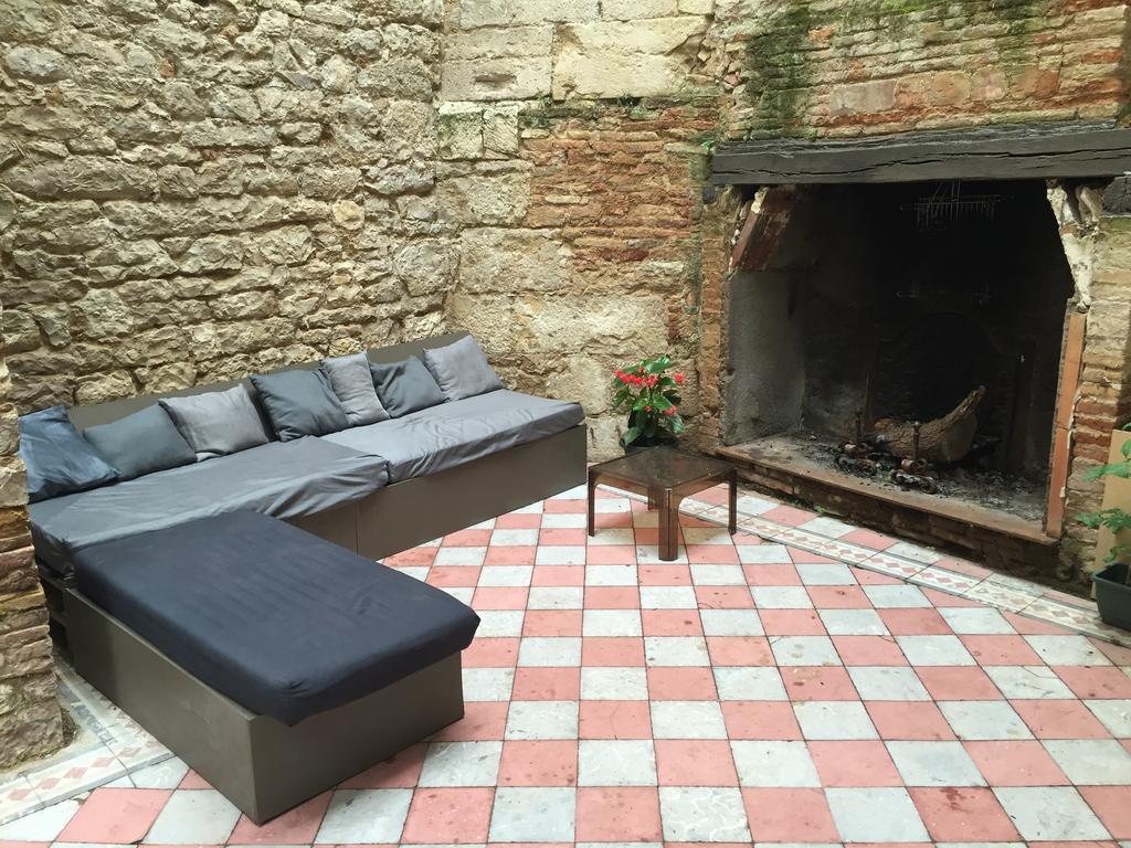 B&B Le Chat Qui Dort Montricoux Exteriör bild